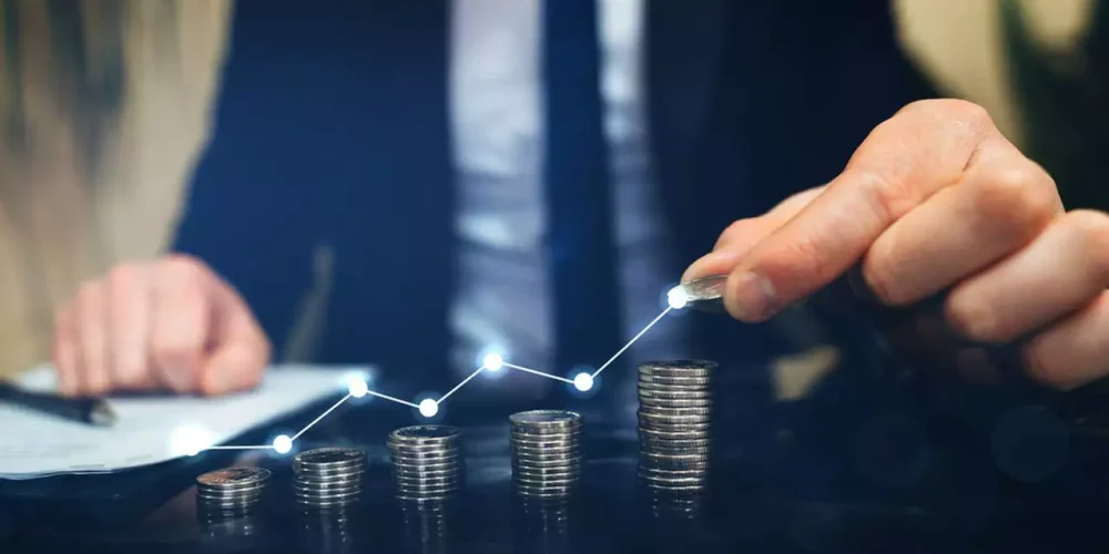 Homem_contando_moedas-209317_1280-818-0-0